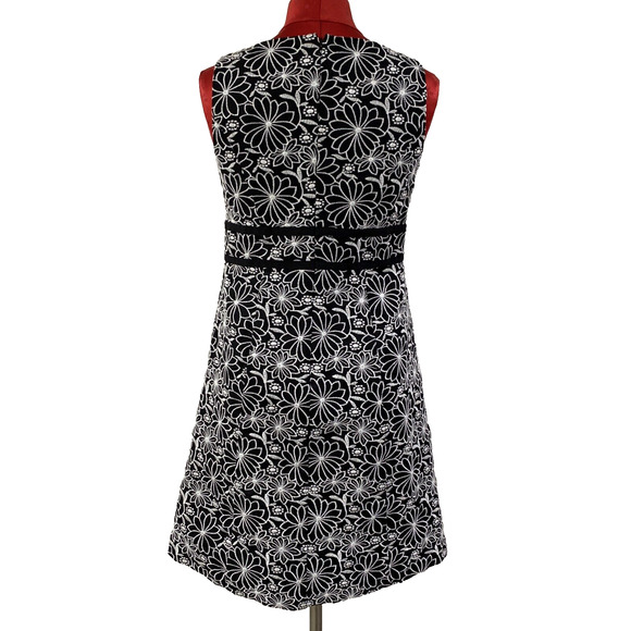 Talbots Black & White Sleeveless Dress Size 6P Empire Waist Embroidered Lined - Picture 4 of 9